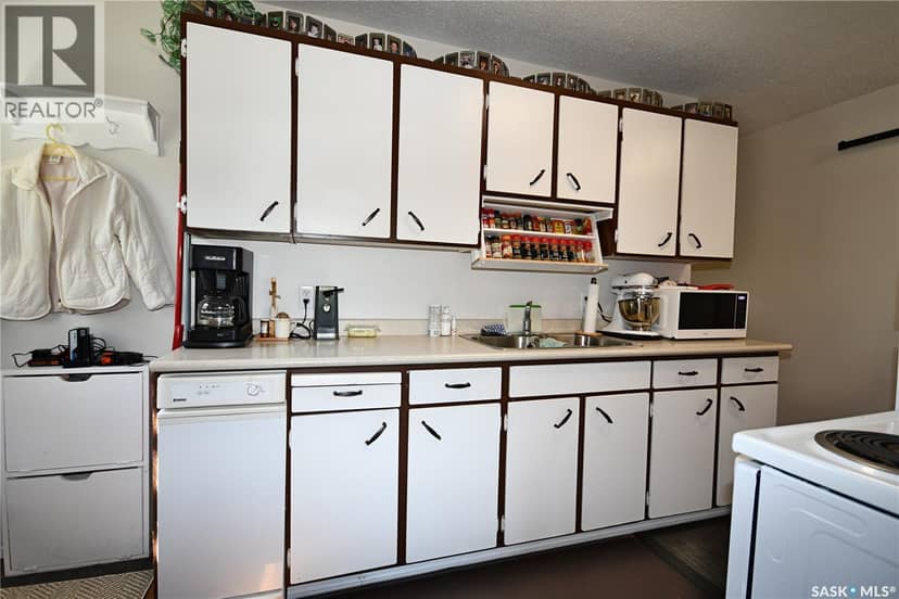 110 7th AVENUE S — photo 14 of 38