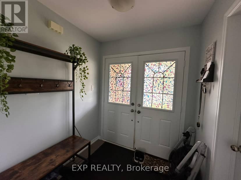 8660 Dogwood Crescent — photo 3 of 40