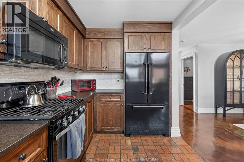 2175 Wyandotte STREET East Unit# 301 — photo 15 of 40