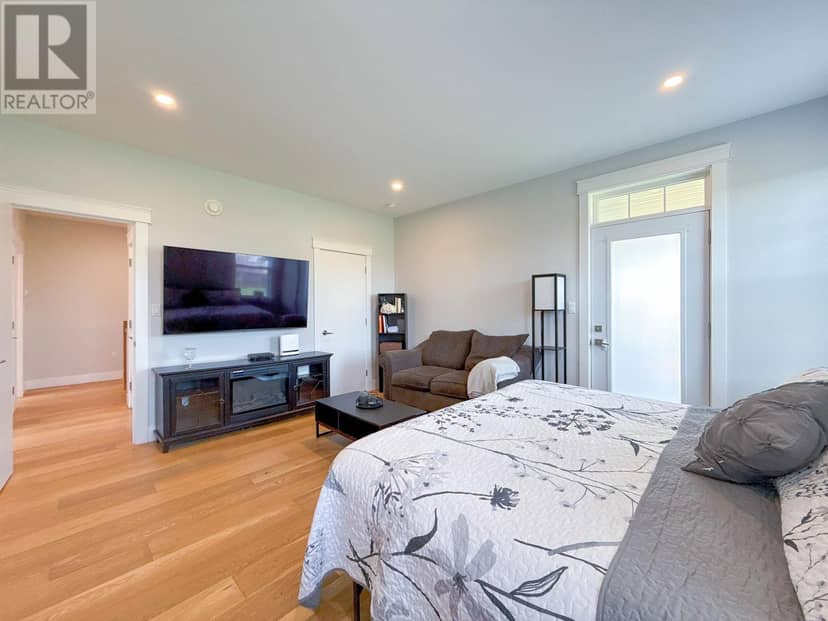 324 Upton Road — photo 12 of 40