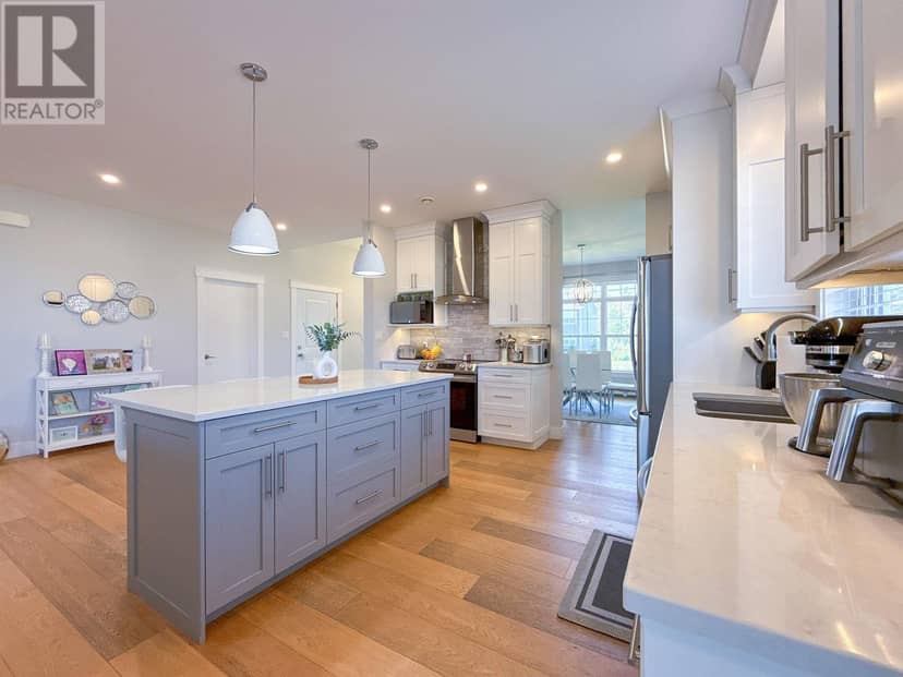 324 Upton Road — photo 3 of 40