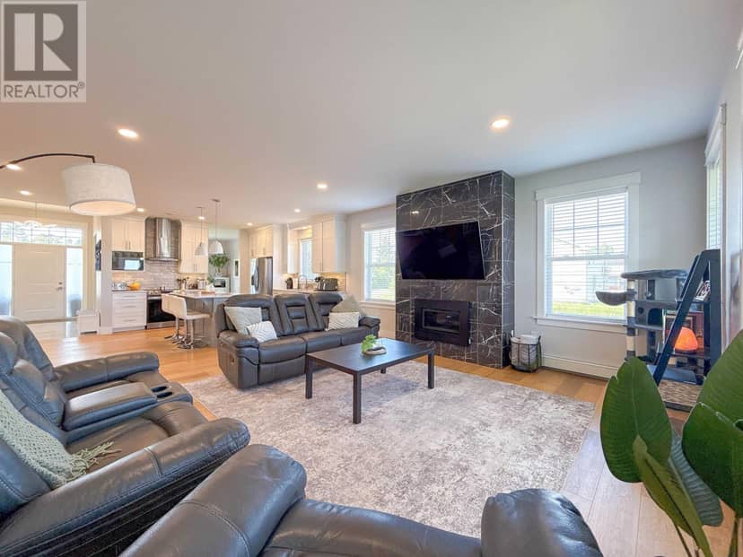 324 Upton Road — photo 4 of 40