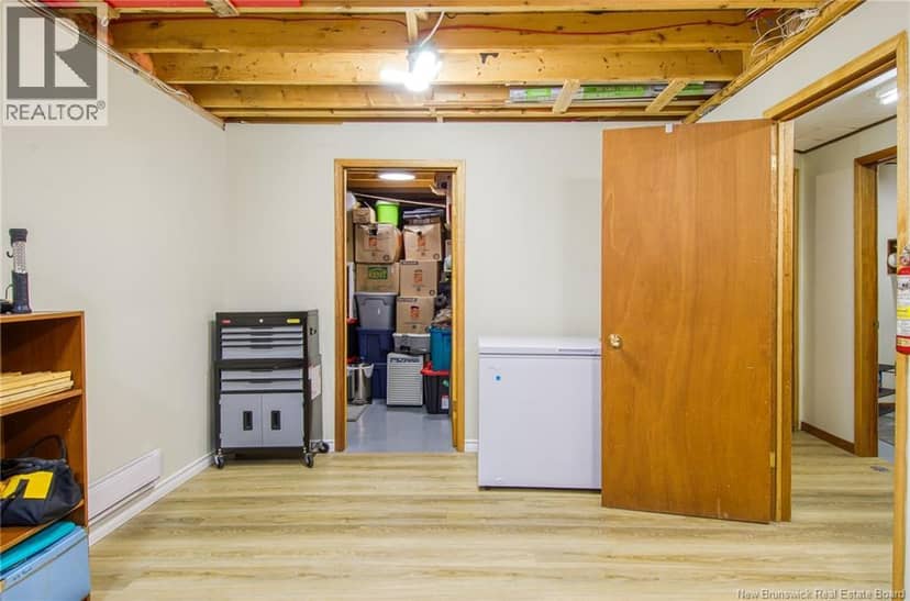16 Armstrong Crescent — photo 35 of 40