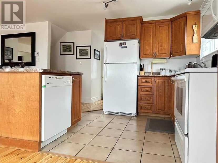 24-36 Tamarack Drive — photo 11 of 29