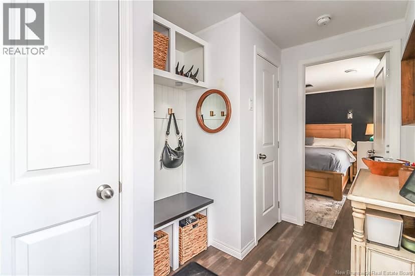 12 Gull Street — photo 4 of 29