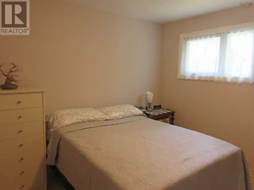 30 Woods Road — photo 11 of 25