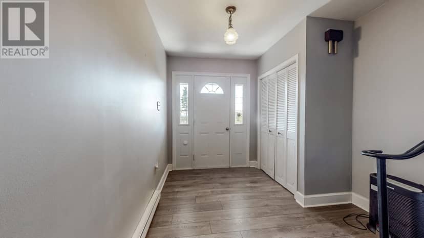1 Howlett's Avenue — photo 14 of 40
