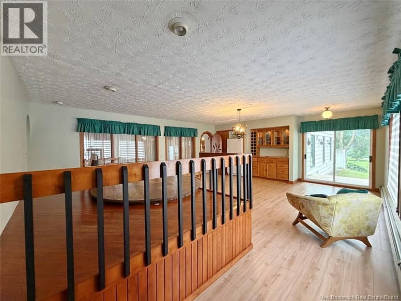 2371 Commerciale Street — photo 10 of 40