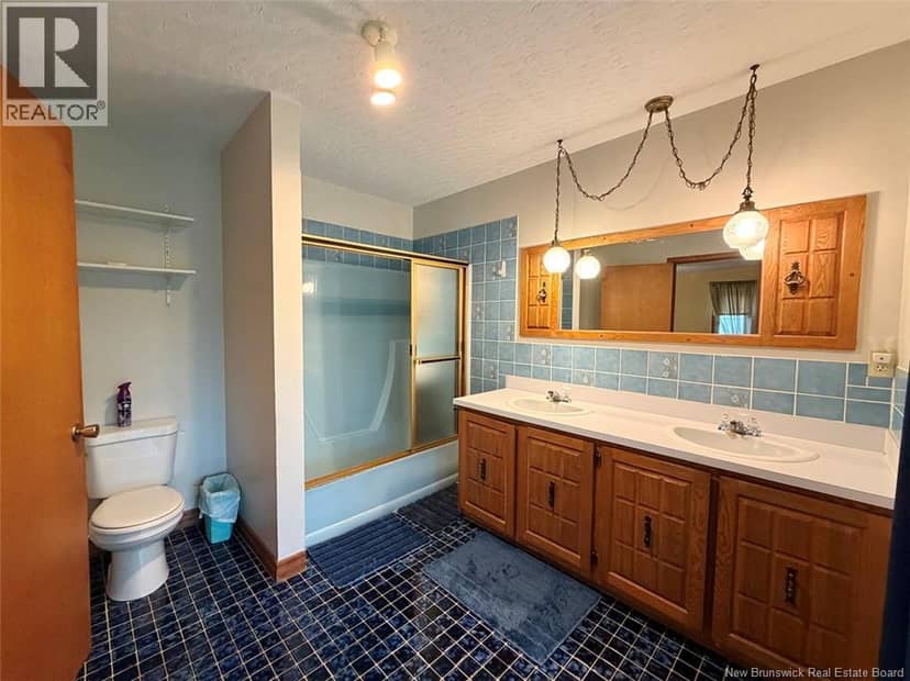 2371 Commerciale Street — photo 17 of 40