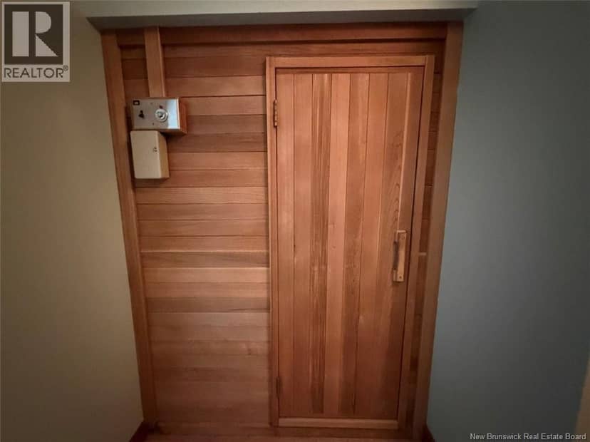 2371 Commerciale Street — photo 11 of 40