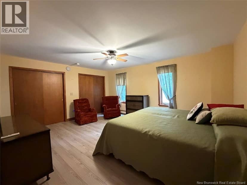 2371 Commerciale Street — photo 15 of 40