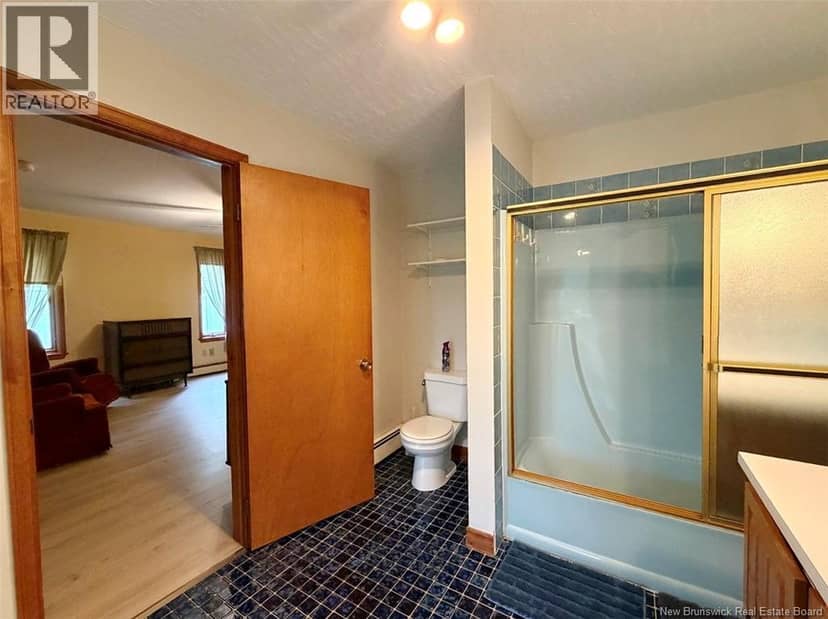 2371 Commerciale Street — photo 16 of 40
