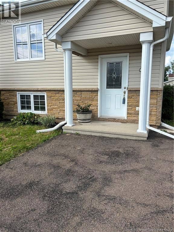 106 Lakeburn Avenue — photo 3 of 40
