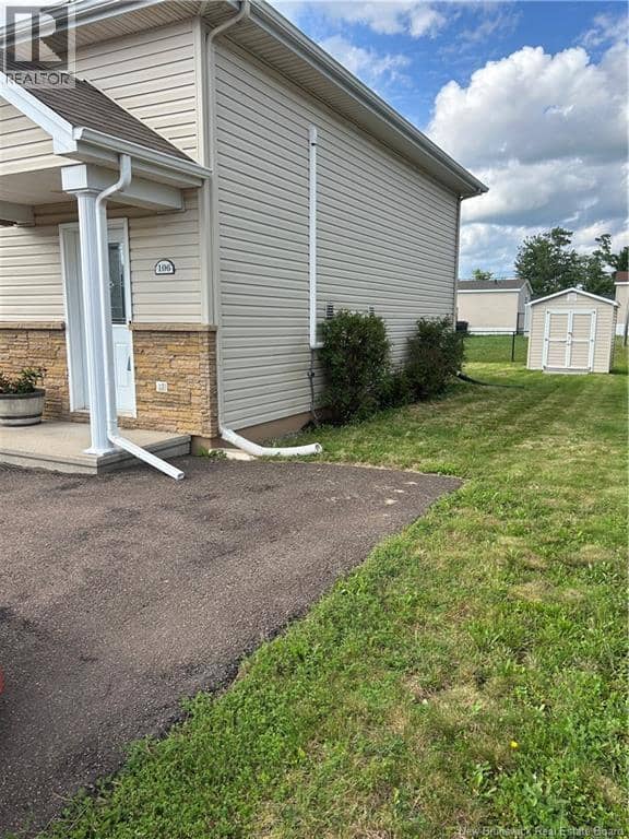 106 Lakeburn Avenue — photo 4 of 40