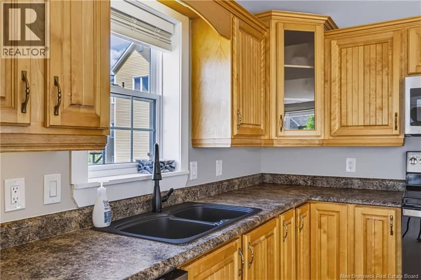 33 Hallihan Drive — photo 9 of 40