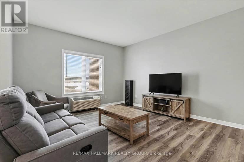 208 - 1026 Laurier Street — photo 6 of 21