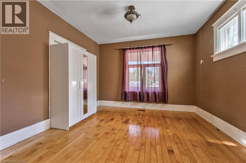 22 HERLAN Avenue — photo 16 of 38