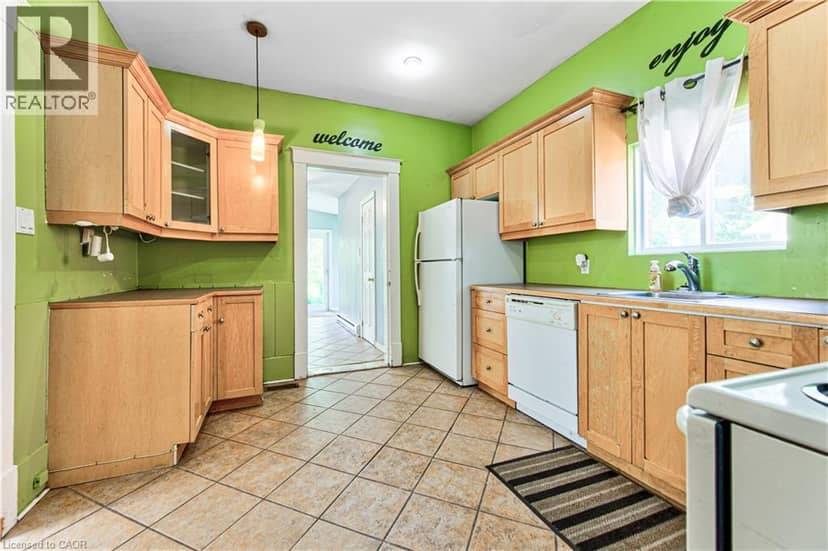 22 HERLAN Avenue — photo 9 of 38