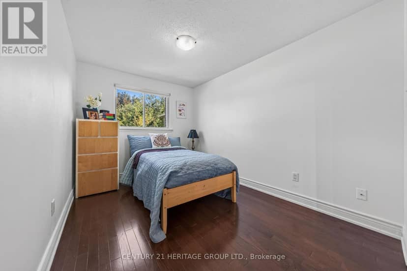 38 Kitsilano Crescent — photo 13 of 20