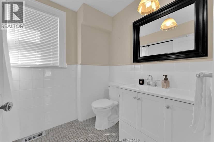 1605 Dougall Avenue — photo 13 of 29