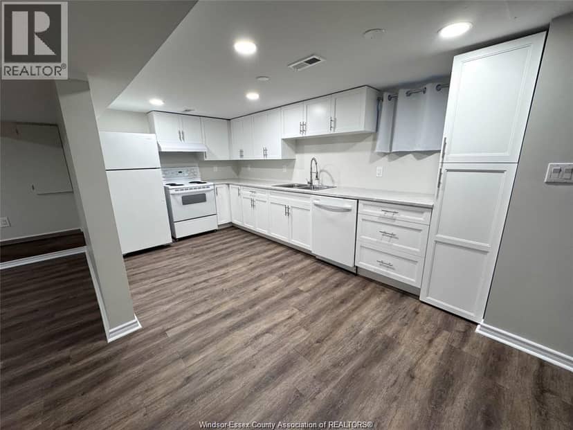 1605 Dougall Avenue — photo 25 of 29