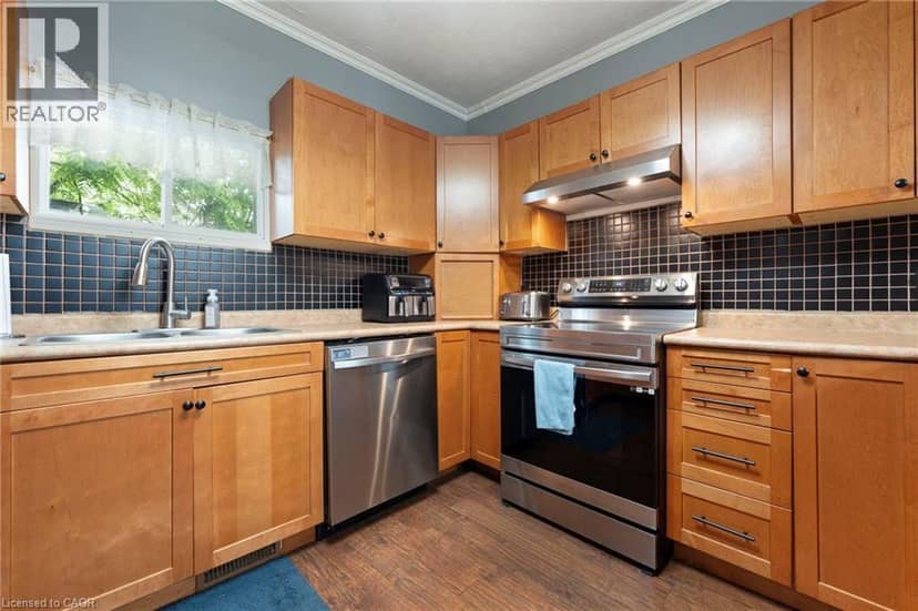 17 BERTHA Street — photo 10 of 22