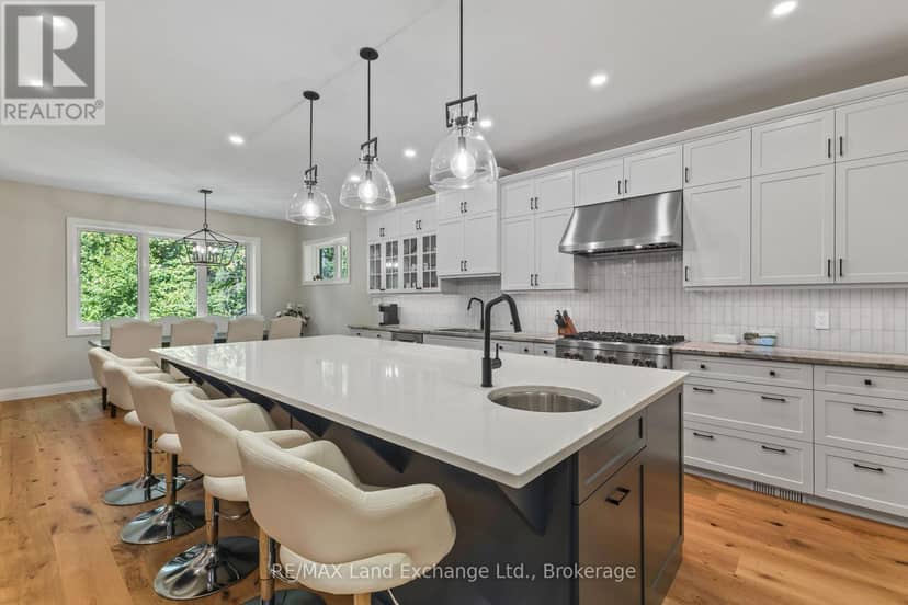 9 Lakeside Woods Crescent — photo 12 of 40