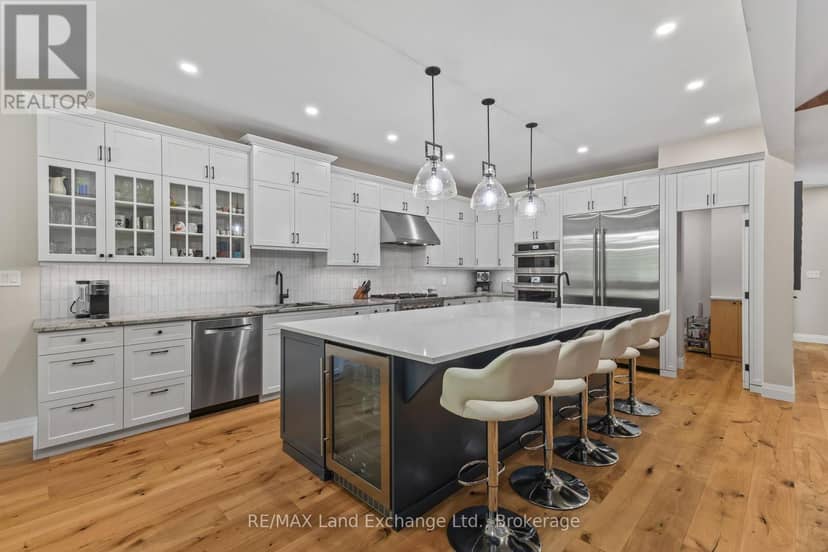9 Lakeside Woods Crescent — photo 13 of 40