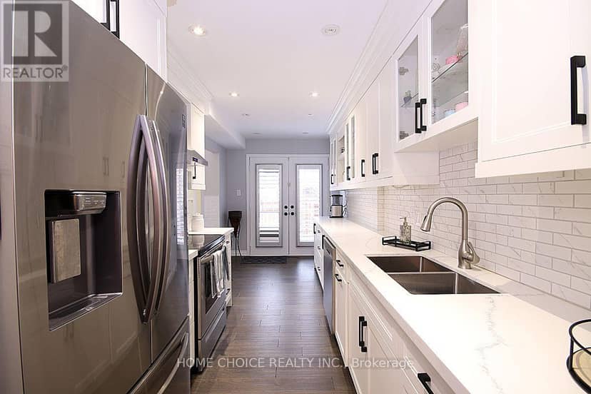 155 Hollandview Trail, Aurora, photo 5