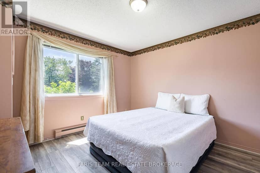 16 - 21 Laguna Parkway — photo 13 of 29