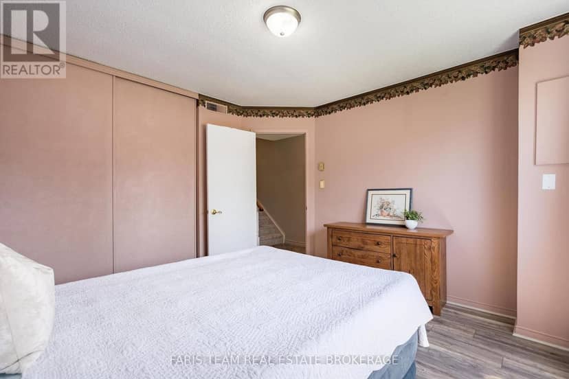 16 - 21 Laguna Parkway — photo 14 of 29