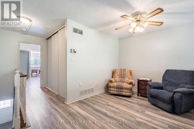 16 - 21 Laguna Parkway — photo 17 of 29