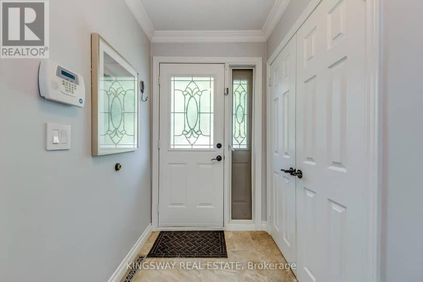2096 Salvator Boulevard — photo 4 of 40