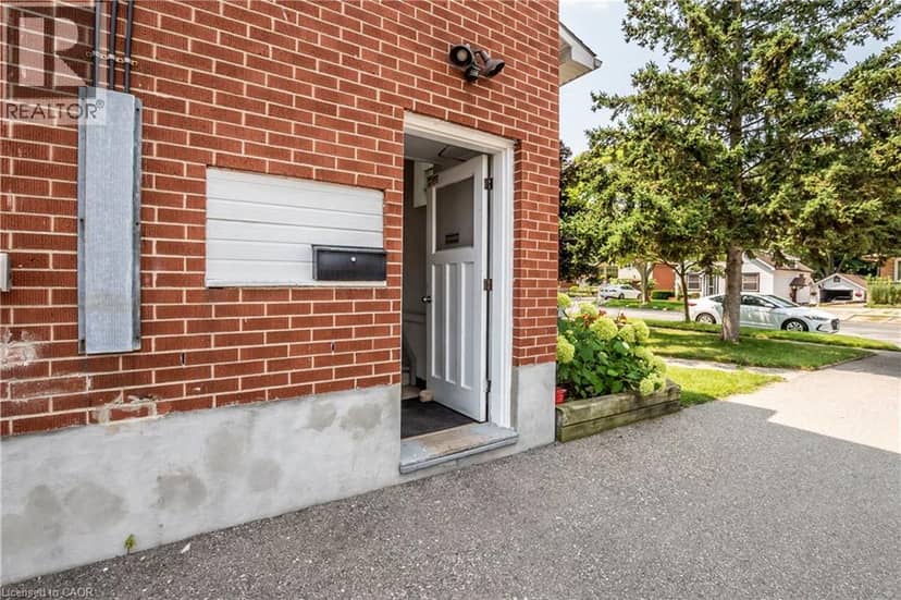 43 SIXTH Avenue, Kitchener, photo 3