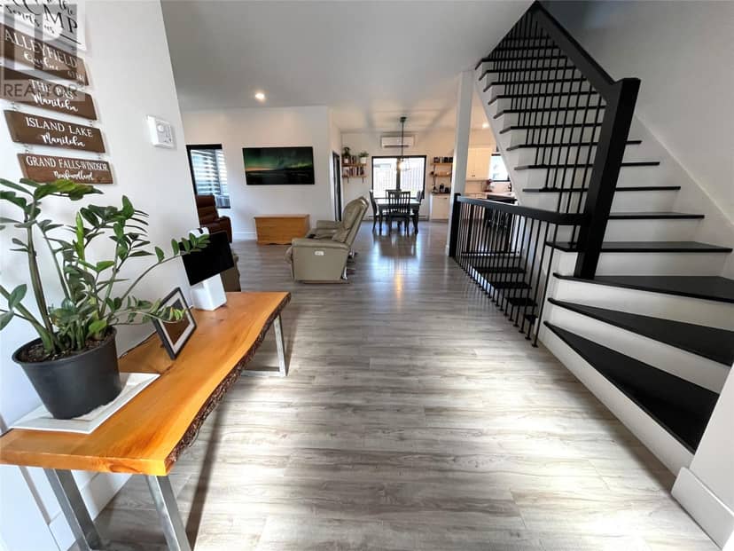 28 Ivanys Road — photo 22 of 40