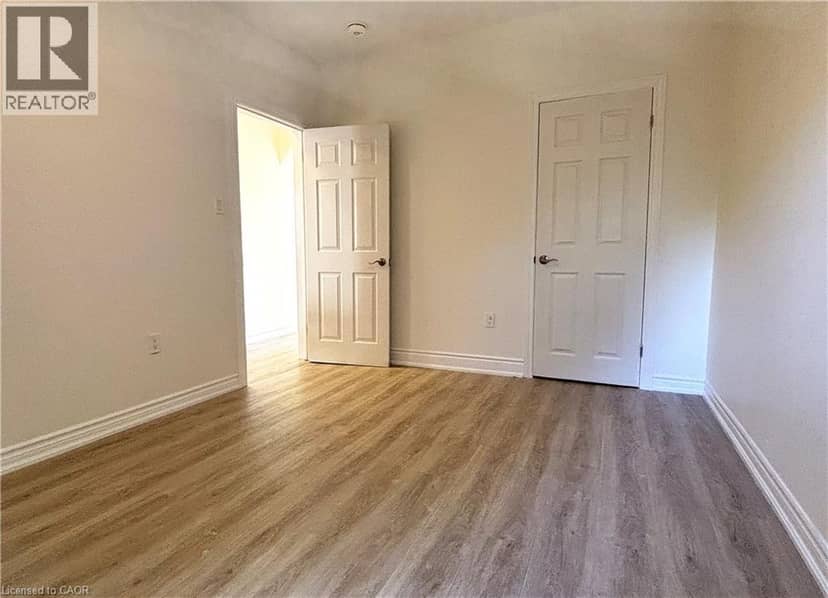 76 WENTWORTH Street S — photo 23 of 40