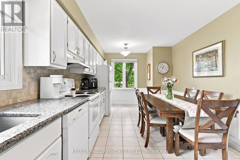 65 Villeneuve Crescent — photo 10 of 39