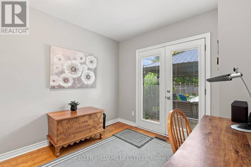 65 Villeneuve Crescent — photo 17 of 39