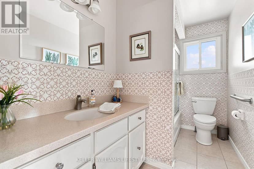 65 Villeneuve Crescent — photo 19 of 39