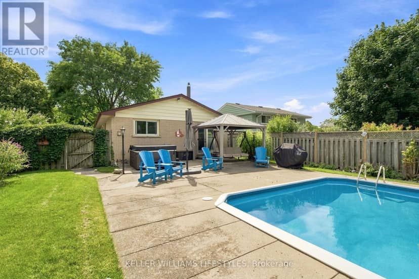 65 Villeneuve Crescent — photo 35 of 39