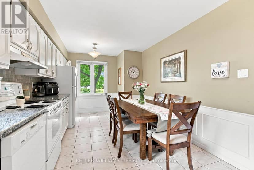 65 Villeneuve Crescent — photo 9 of 39