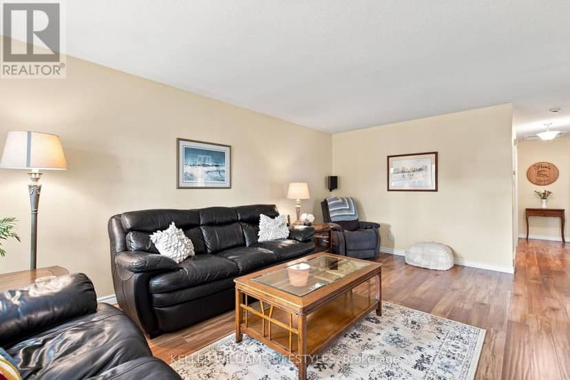65 Villeneuve Crescent — photo 4 of 39