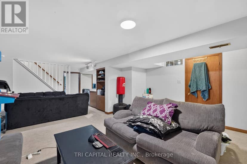 4 Harding Crescent — photo 24 of 38