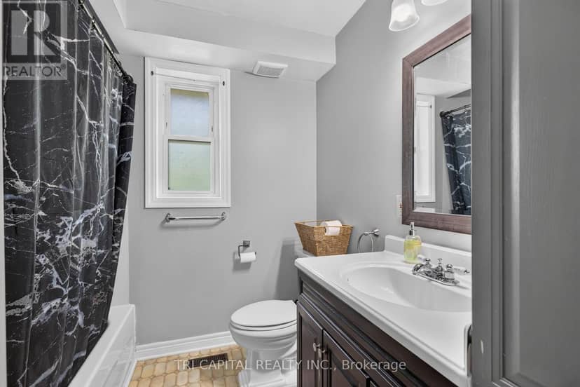 4 Harding Crescent — photo 22 of 38