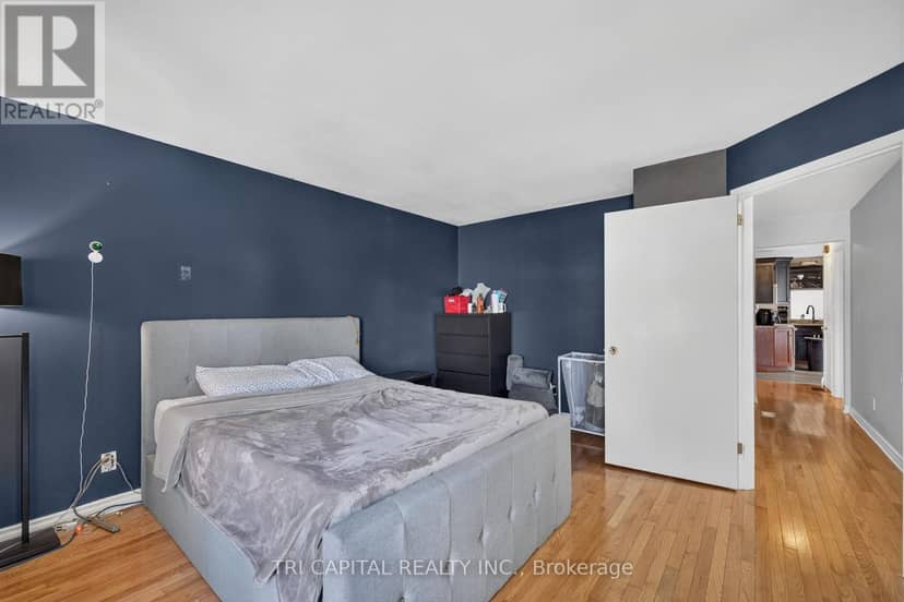 4 Harding Crescent — photo 18 of 38