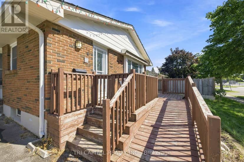 4 Harding Crescent — photo 3 of 38