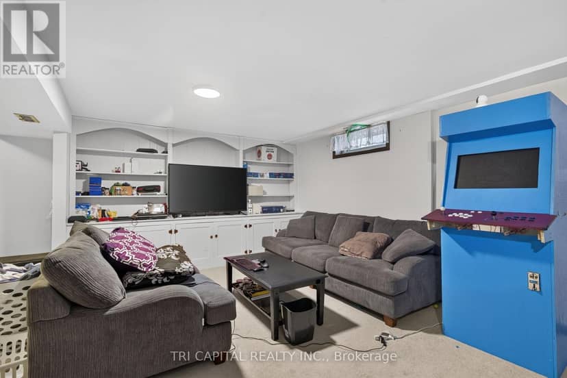 4 Harding Crescent — photo 23 of 38