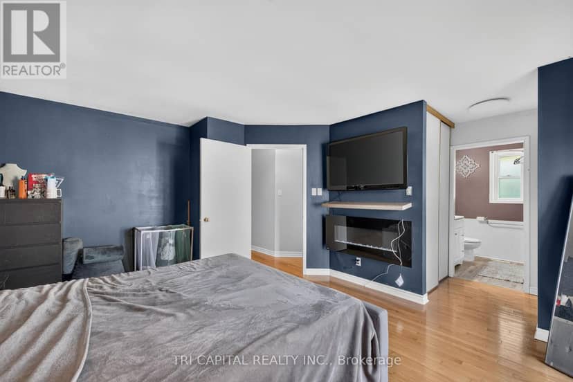 4 Harding Crescent — photo 19 of 38