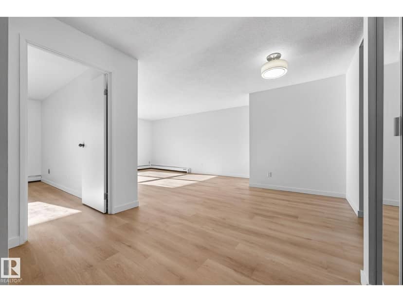 #207 11007 83 AV NW, Edmonton, photo 3
