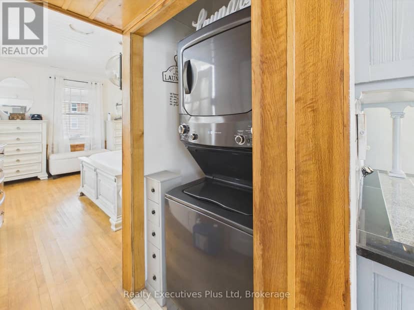 16 Albert Street — photo 21 of 40